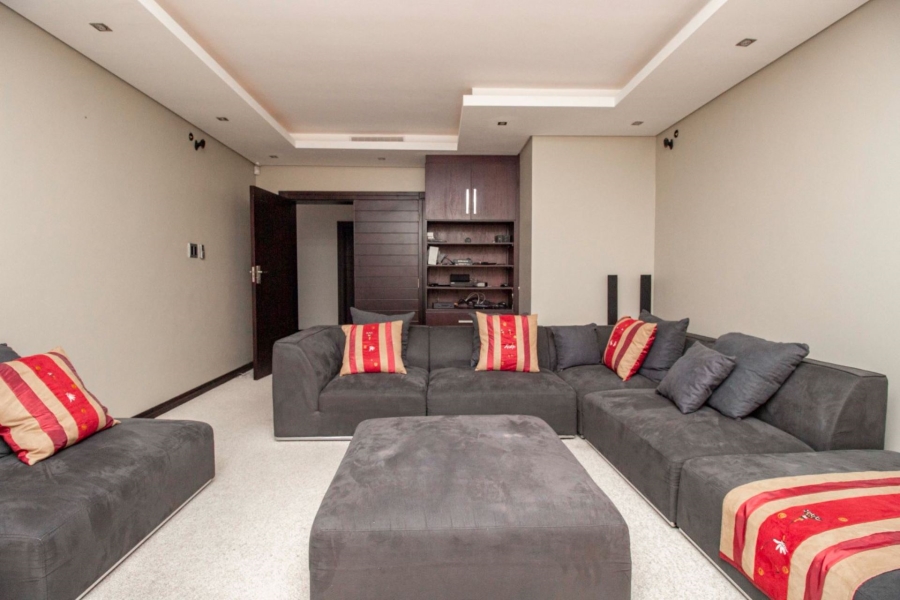 6 Bedroom Property for Sale in Baronetcy Western Cape